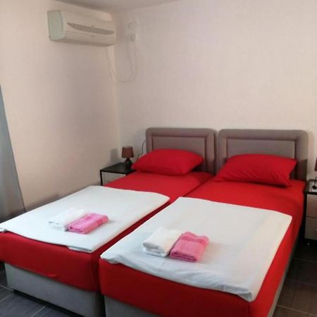 בודווה Sara Apartments חדר תמונה