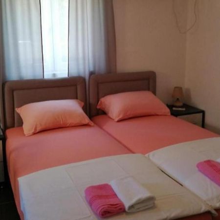 בודווה Sara Apartments מראה חיצוני תמונה