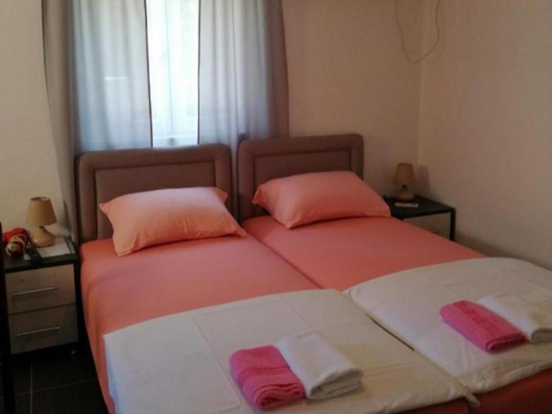 בודווה Sara Apartments מראה חיצוני תמונה