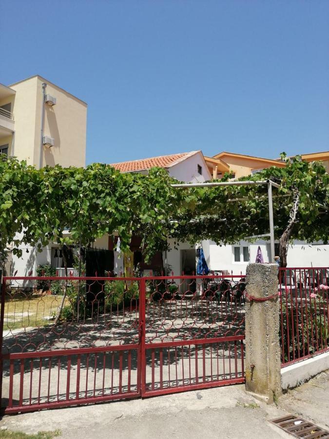 בודווה Sara Apartments מראה חיצוני תמונה